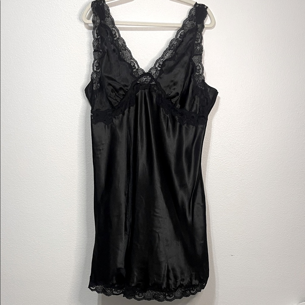 Jacalyn Bennett Vintage Sleek Black Lace Chemise Size X-Large PTP 21”-23” EUC
